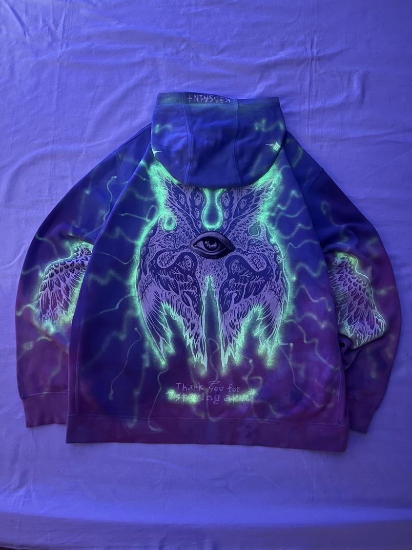 🪼 Hidden Glow — UV-Reactive Artwork (Experimental Upgrade)
