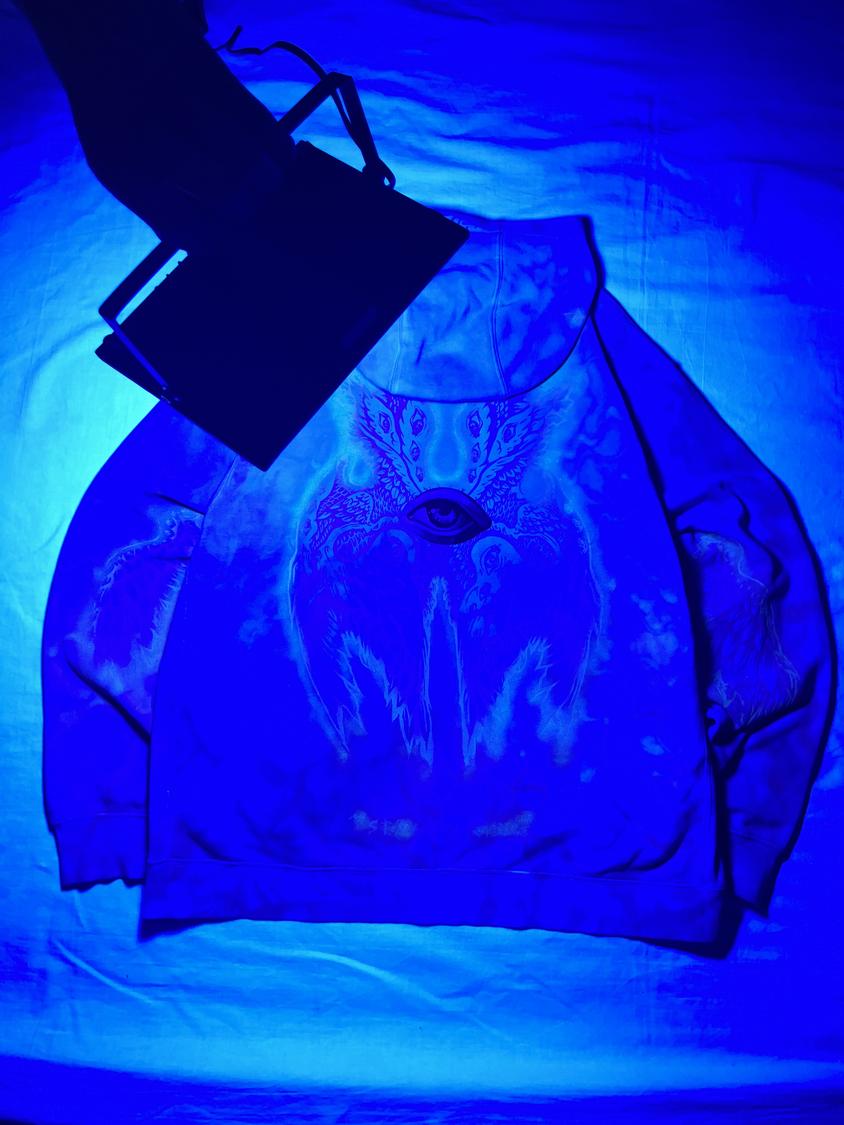🪼 Hidden Glow — UV-Reactive Artwork (Experimental Upgrade)